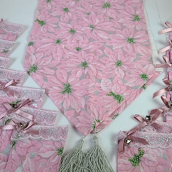 Vintage Poinsettia Flower Christmas Runner With 16 Mini Stockings Hand Made Pink - Picture 5 of 7